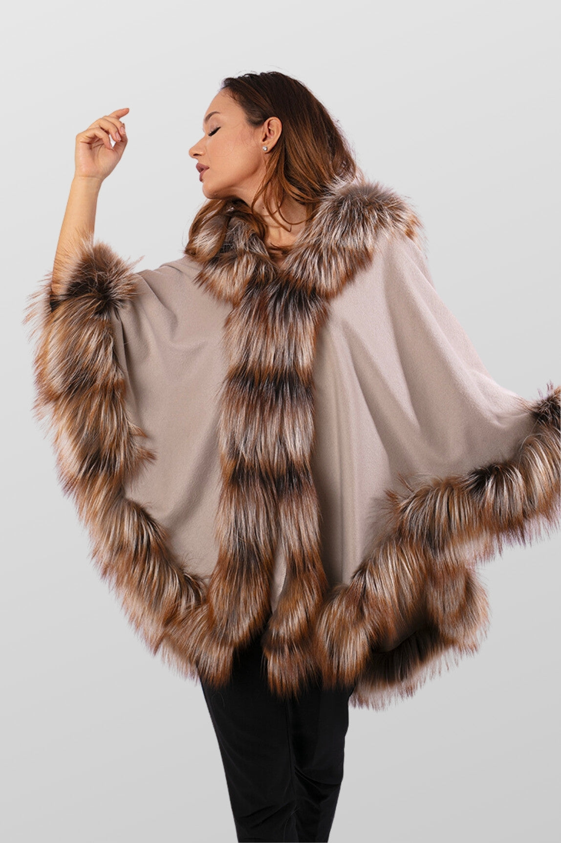 Cape en cachemire avec fourrure naturelle de renard argenté, femmes, Brown Frost 80