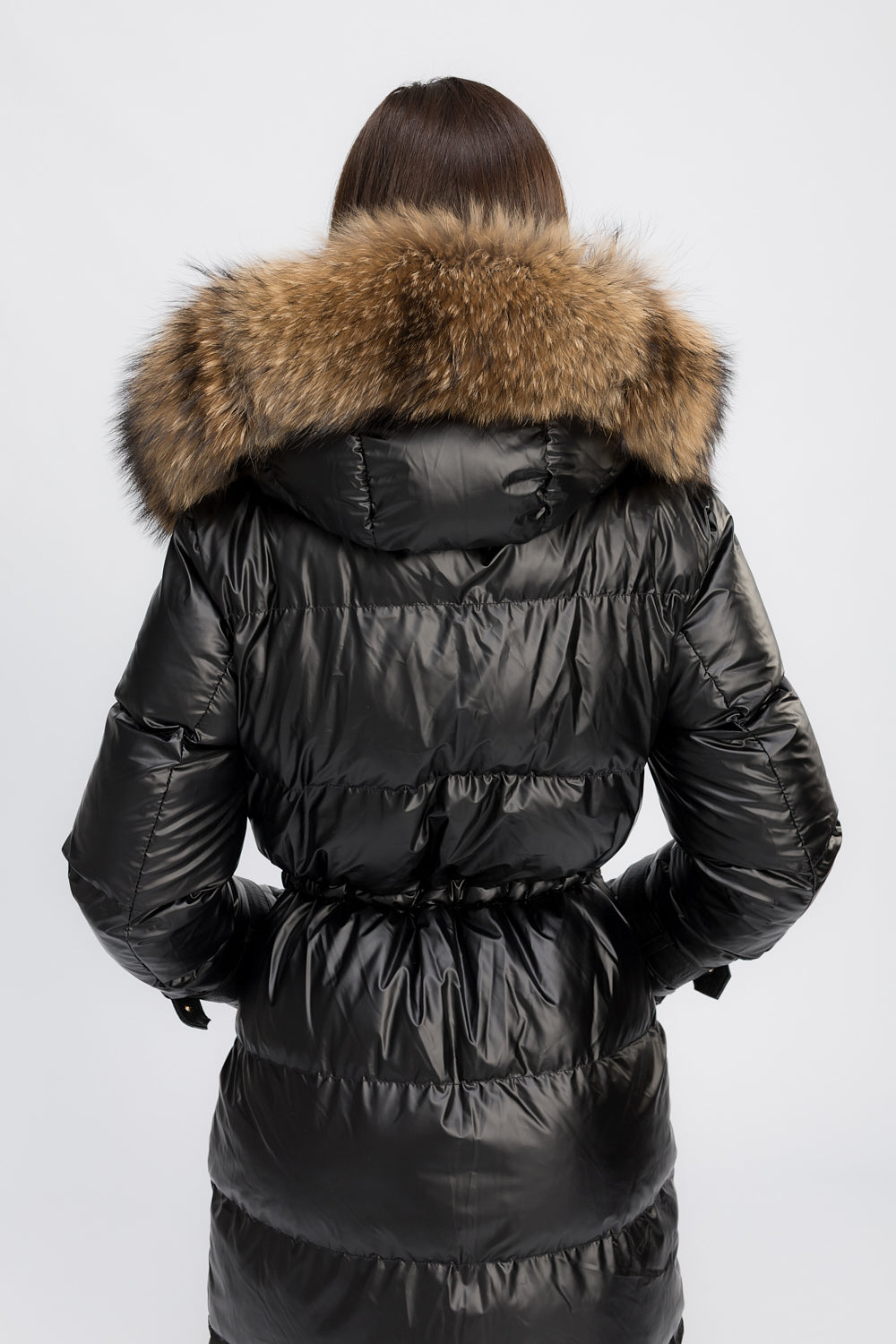 Parka-Jacke mit abnehmbarer Kapuze, natürlichem Waschbärfell und echten Lederaccessoires, Damen, Obsidianschwarz 457