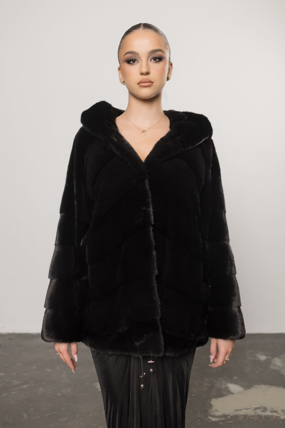 Haină din Blană Naturală de Vizon, cu Glugă, Femei, Diamond Black 416