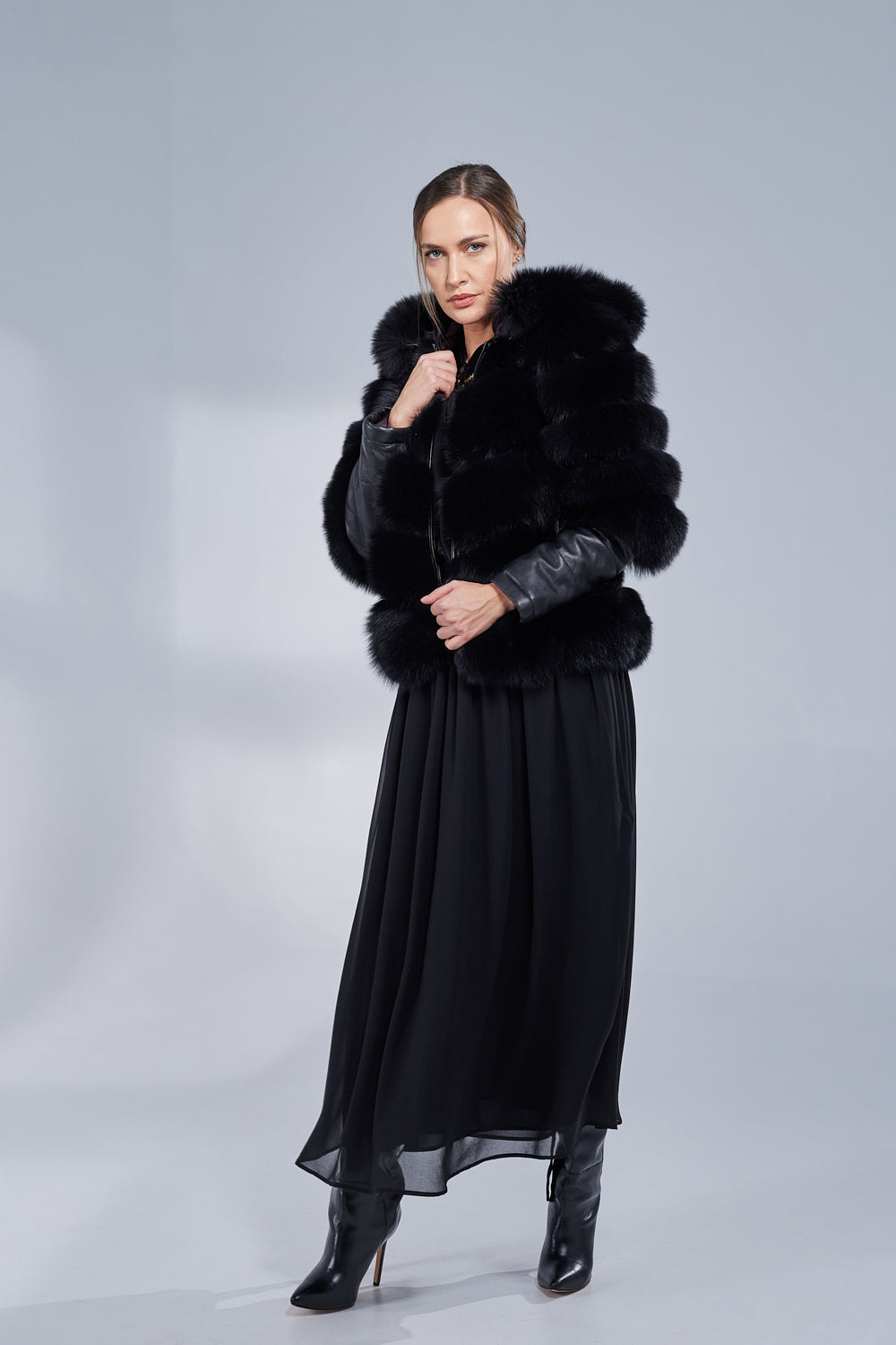 Manteau en fourrure naturelle de renard, avec capuche et manches en cuir, Obsidian 251