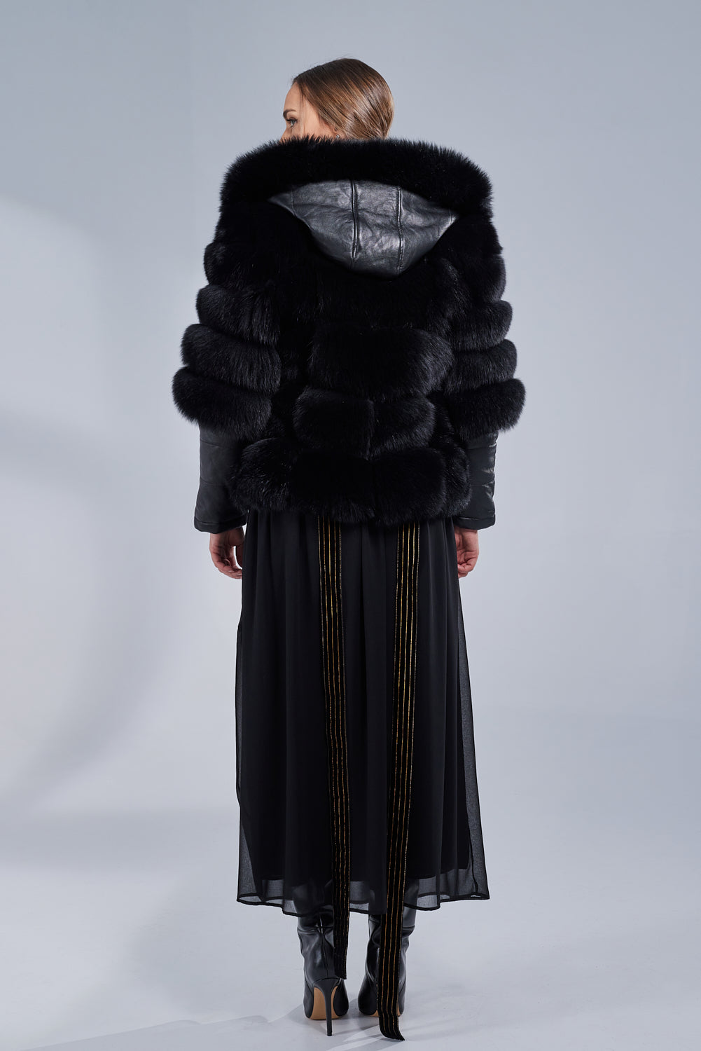 Manteau en fourrure naturelle de renard, avec capuche et manches en cuir, Obsidian 251