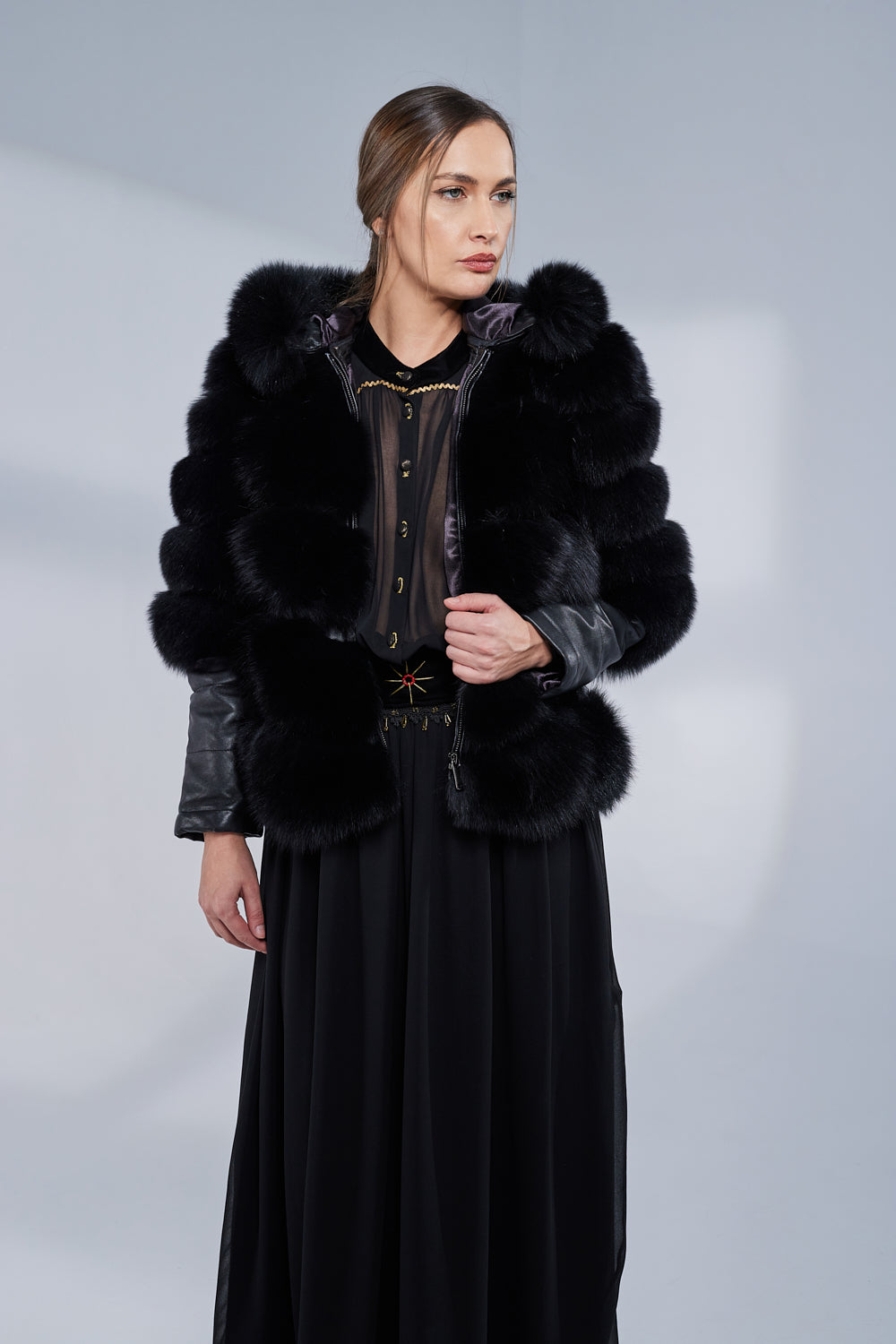 Manteau en fourrure naturelle de renard, avec capuche et manches en cuir, Obsidian 251