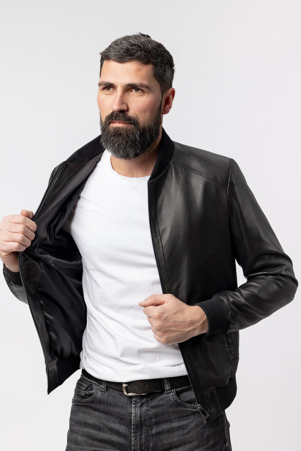 geaca din piele naturala pentru barbati cu aspect perforat
