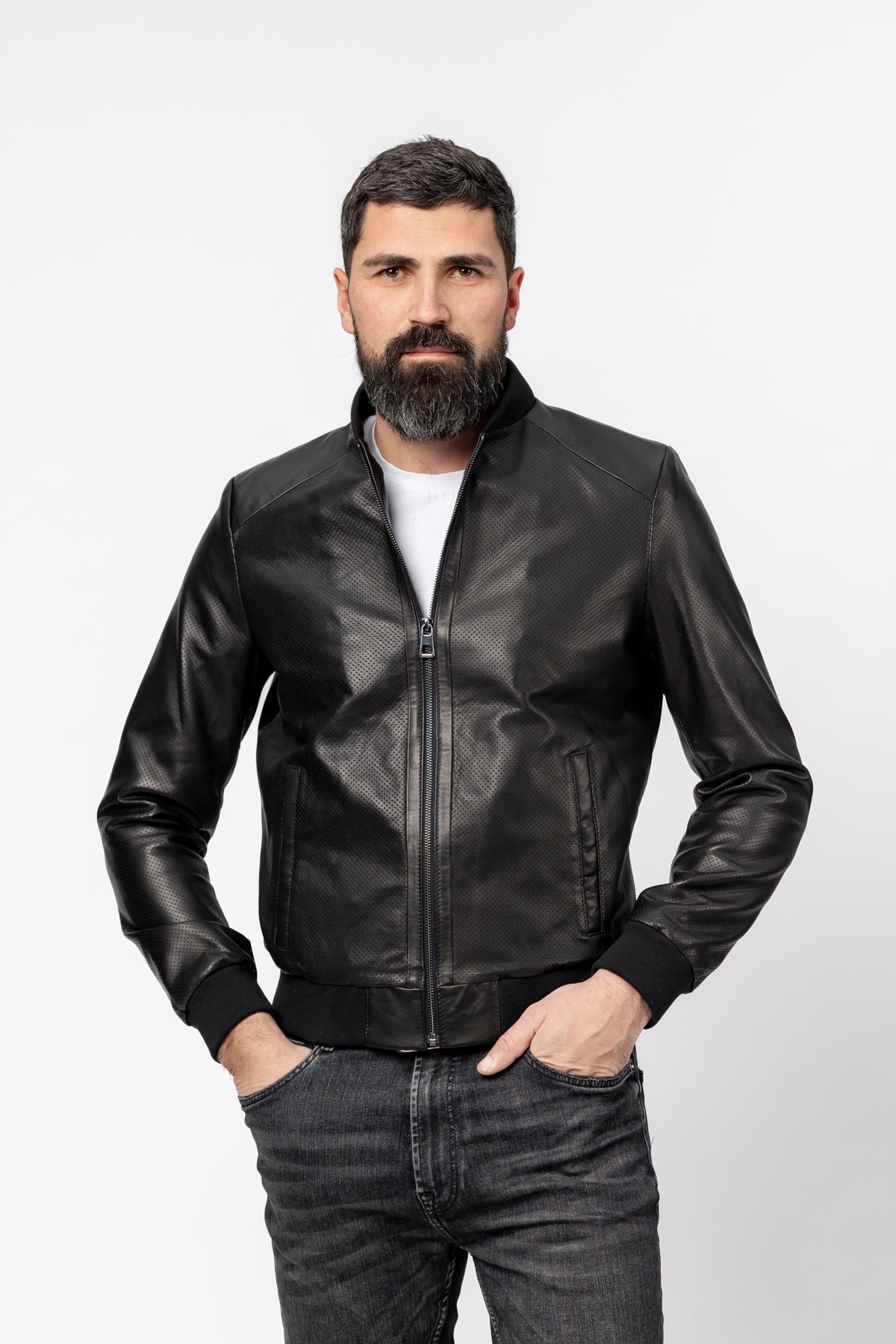 geaca din piele naturala pentru barbati cu aspect perforat
