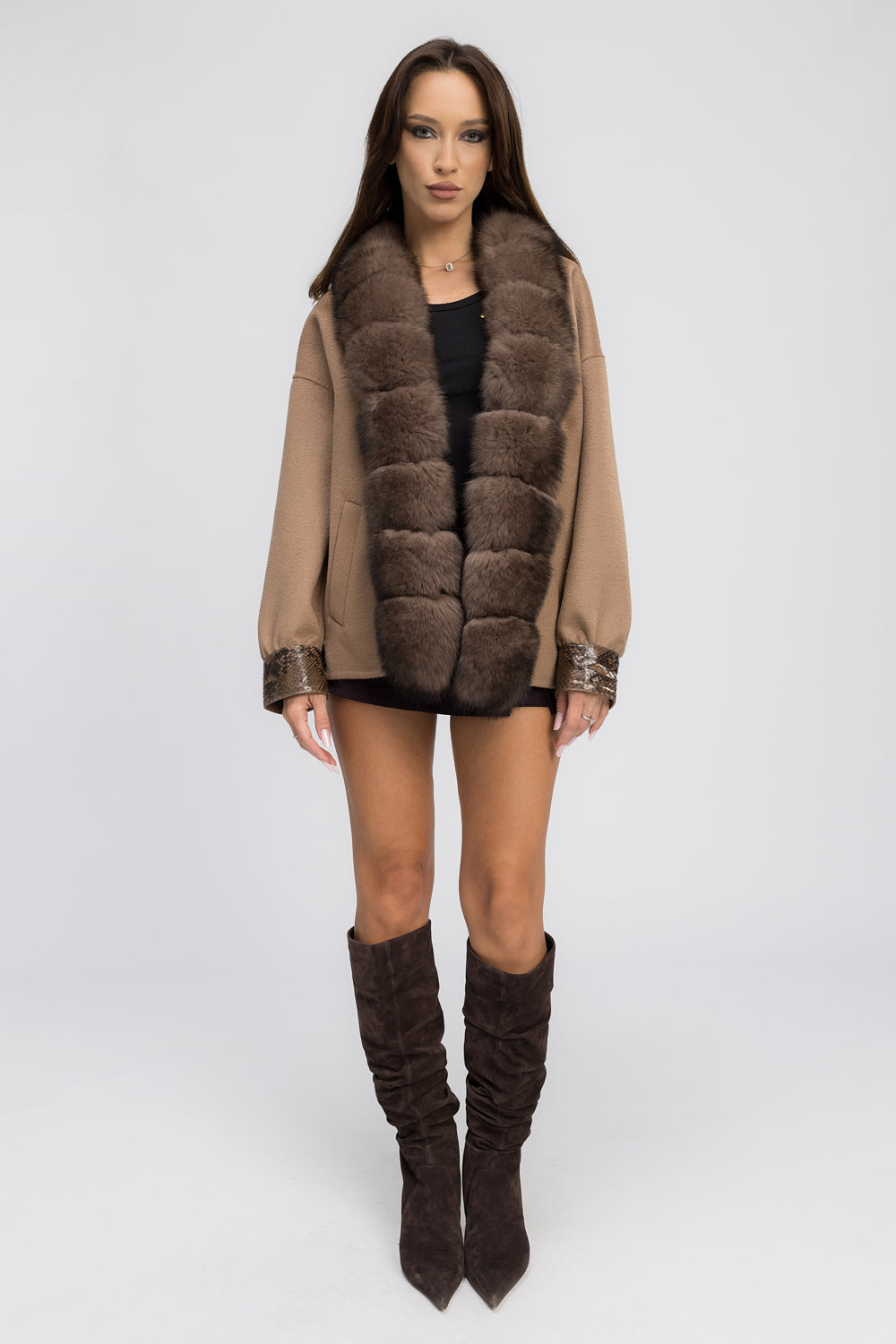 Cappotto in lana con pelliccia naturale di volpe e dettagli in pelle di pitone, donna, Mocha Luxe 450