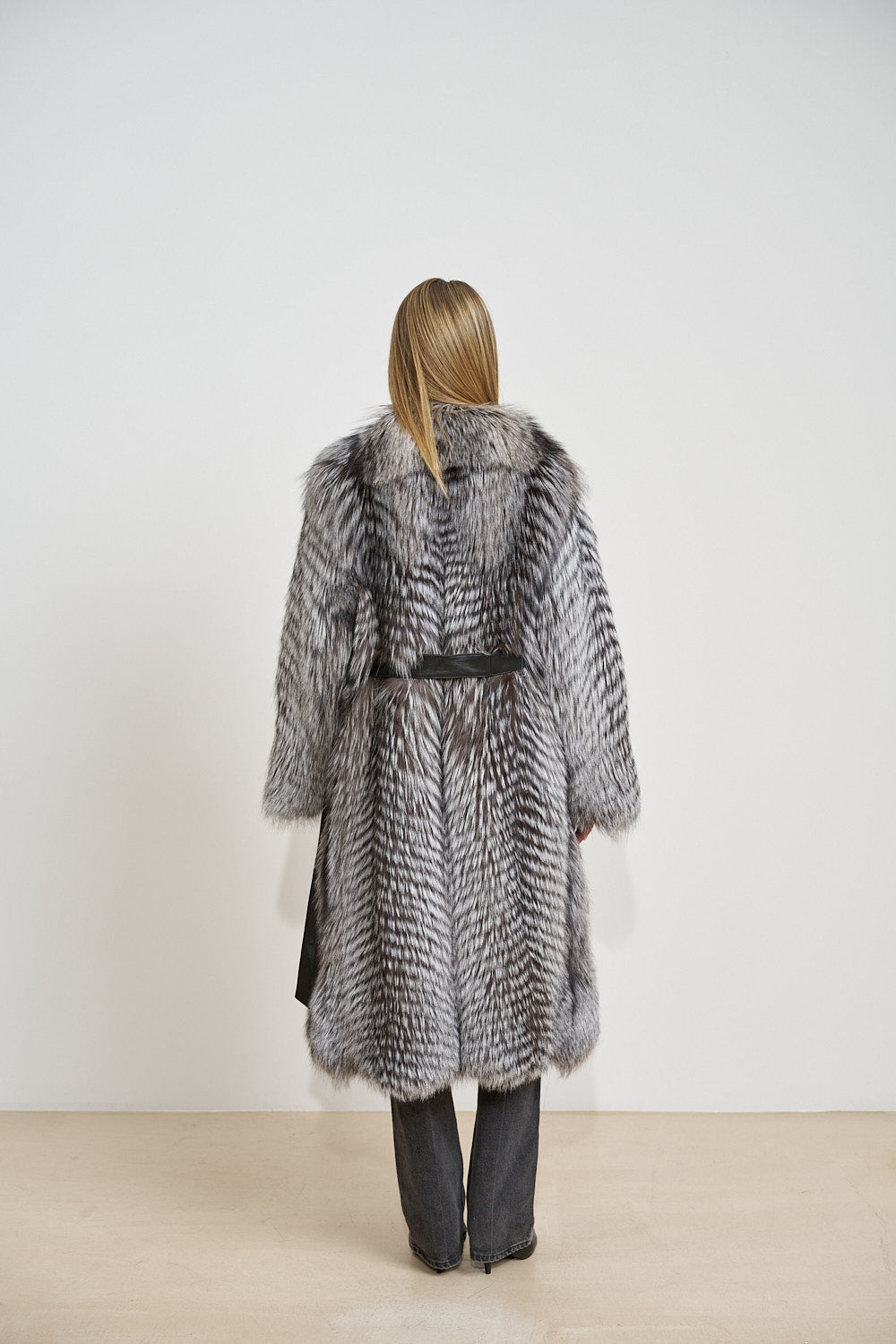 Cappotto Lungo in Pelliccia Naturale di Volpe Argentata, Collo a Rever, con Cintura, Silver Frost 675
