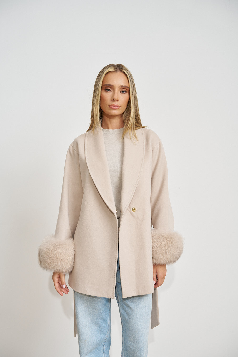 Palton din Lână, cu Manșete din Blană Naturală de Vulpe, Pearl 669