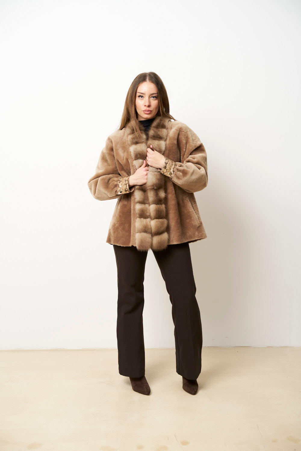 Haina din Blană Naturală de Merinos Spaniol, cu Guler Jder și Accesorii Piele de Piton, Ivory Luxury, Mareus